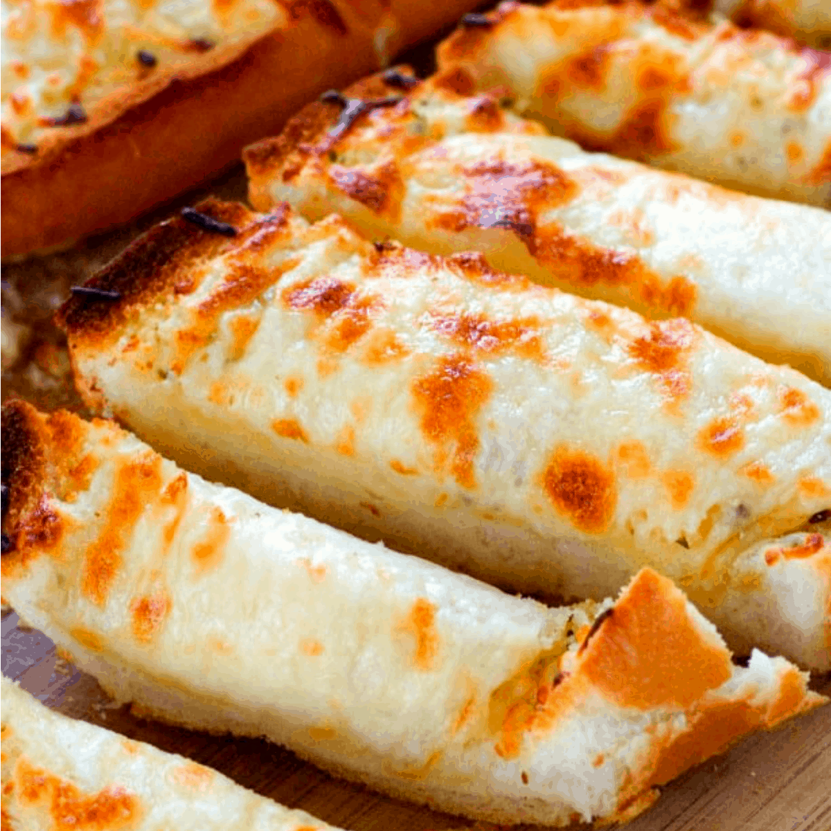 Gooey, Garlicky Perfection: The Ultimate Cheesy Garlic Bread Recipe
